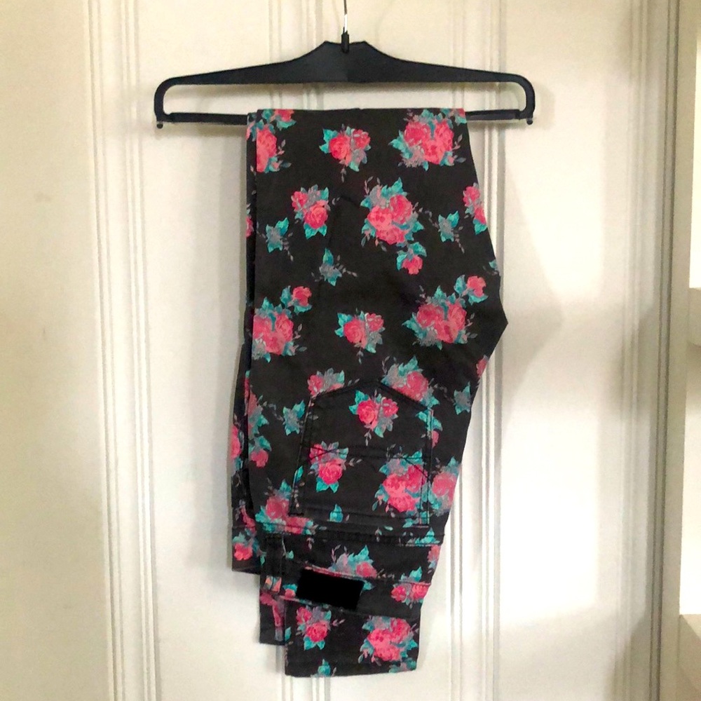 SIENNA brand woman’s jean skinny’s